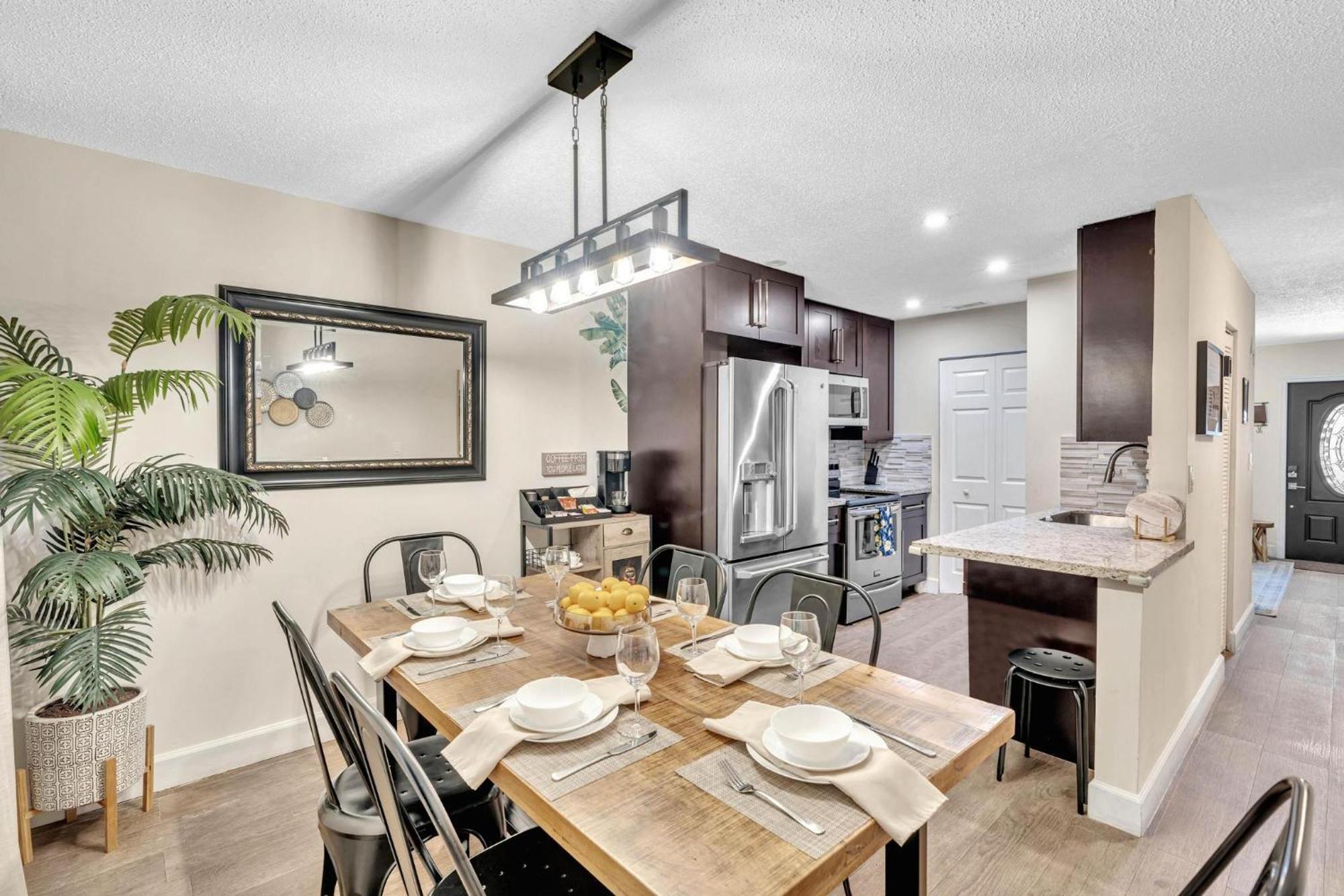 Estelo'S Place - Modern Townhouse With King Bed, Only 5 Min From The Airport! Miami Luaran gambar